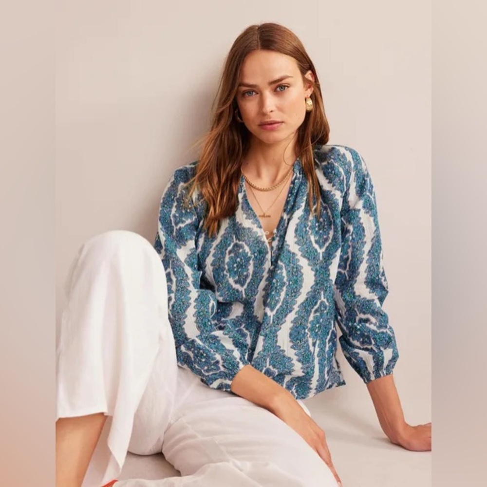 Boden Printed Notch-Neck Sparkle Top in Blue Botanic Wreath Size 8